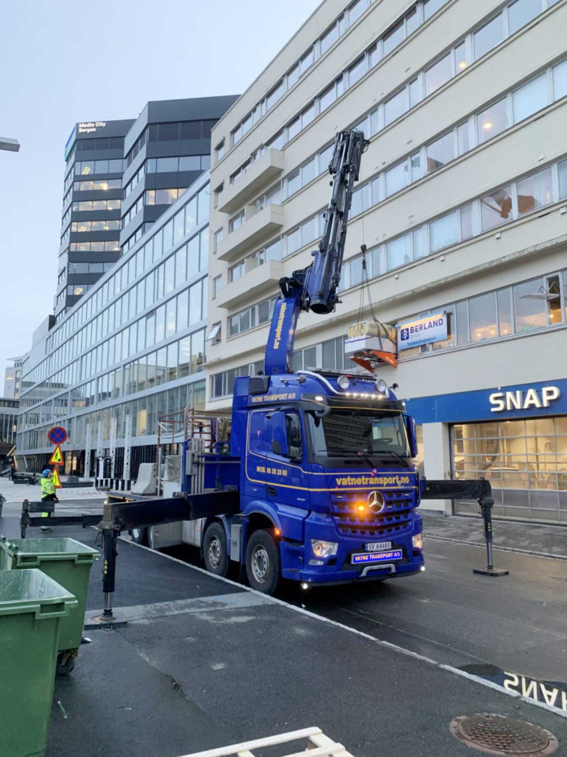 inntransport av byggemateriell på Liftroller Wall, Foto: Berland Bygg AS