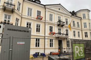 To Liftroller Wall montert i vindu på bygård i Inkognitogata 33 Oslo