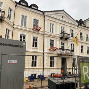 To Liftroller Wall montert i vindu på bygård i Inkognitogata 33 Oslo