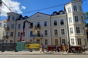 To Liftroller Wall montert på fredet fasade på bygård i Inkognitogata 33 Oslo