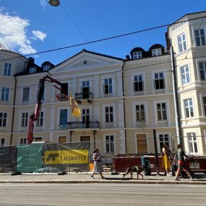 To Liftroller Wall montert på fredet fasade på bygård i Inkognitogata 33 Oslo