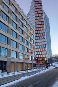 Byggeprosjektet Sthlm_02 i Stockholm med tre Liftrollere på fasaden