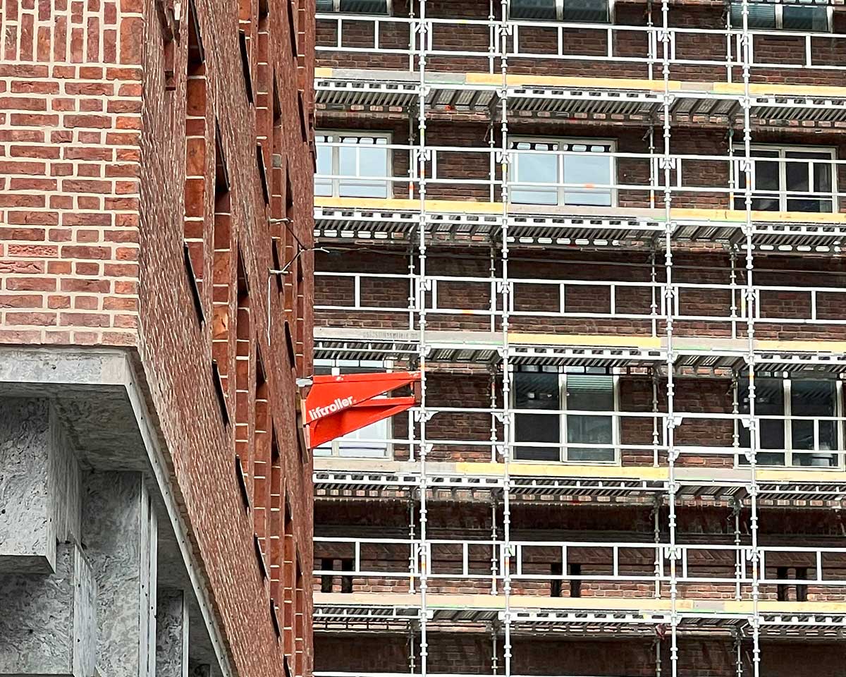 Street view of the constrution project "HH1" ( Hieronymus_Heyerdahls_Gate). Liftroller Wall on the fasade.